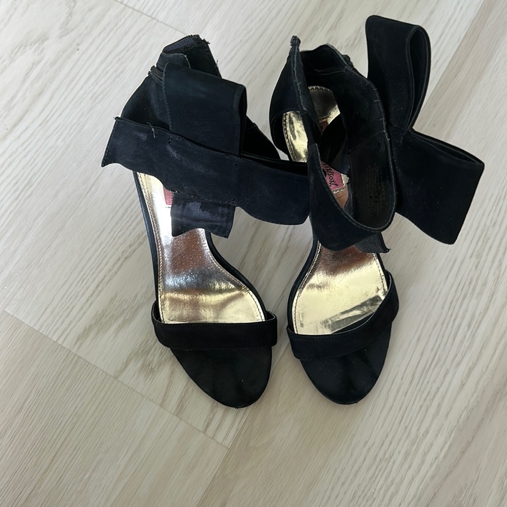 Betty Johnson black heals. Size 9.
